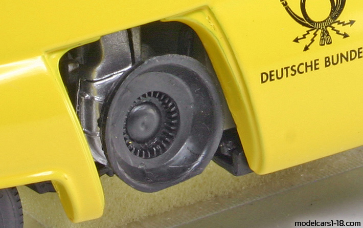 1955 - BMW Isetta 250 Post Revell 1/18 (Жёлтый) Двигатель
