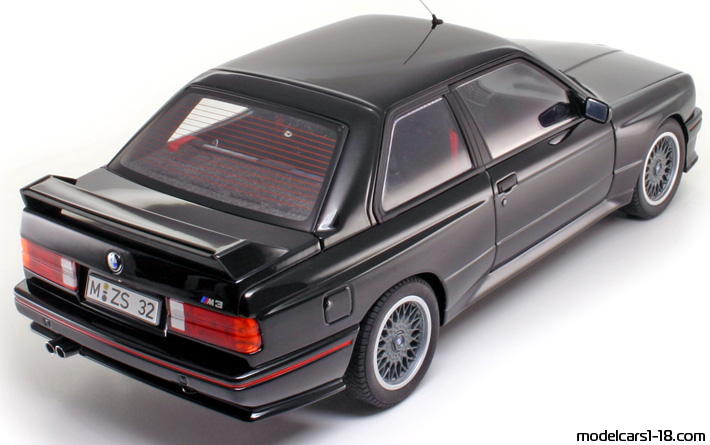 1989 - BMW M3 (E30) AutoArt 1/18 (Чёрный) Задняя правая сторона
