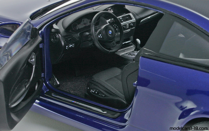 2004 - BMW M6 (E63) Kyosho 1/18 (Синий) Интерьер панель приборов