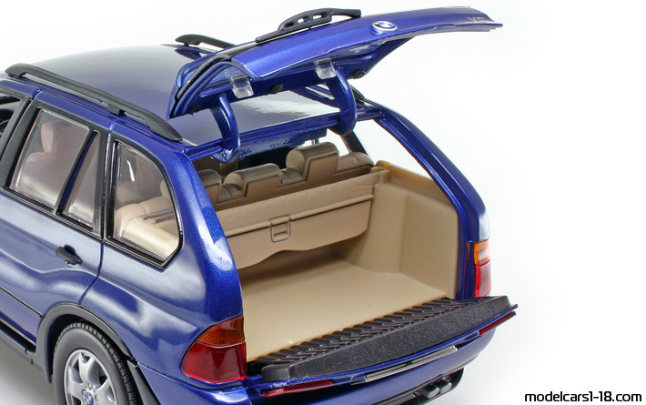 1999 - BMW X5 (E53) Mondo Motors 1/18 (Синий) Багажник / Поднимающиеся фары