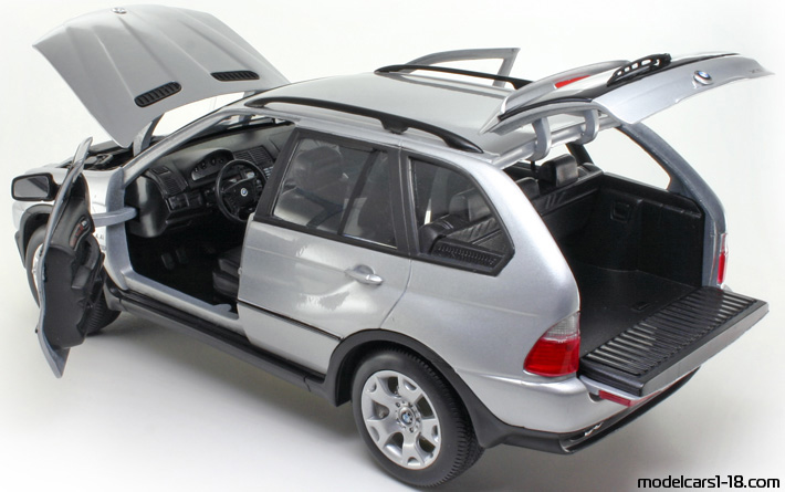 1999 - BMW X5 (E53) Welly 1/18 (Серебристый) Открывающиеся части
