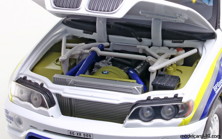 2004 - BMW X5 X-Raid (E53) Solido 1/18 (Белый / Синий) Двигатель
