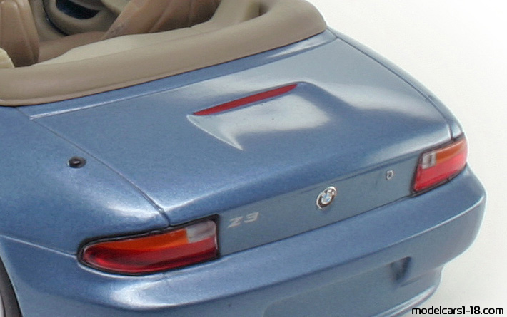 1996 - BMW Z3 (E36/7) UT 1/18 (Синий) Багажник / Поднимающиеся фары