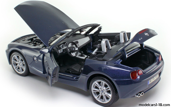 2002 - BMW Z4 (E85) Maisto 1/18 (Серый ) Открывающиеся части