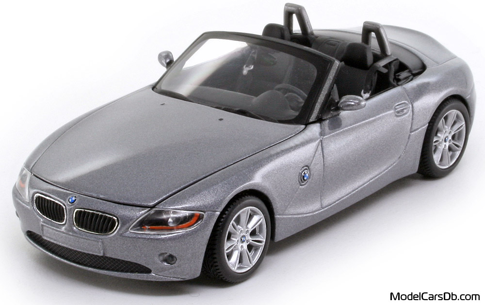 2002 - BMW Z4 (E85) Minichamps 1/43 (Серый ) Передняя левая сторона