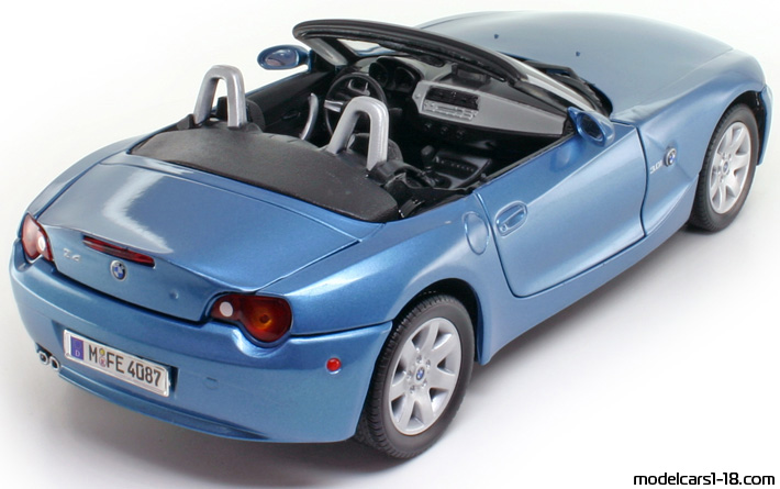 2002 - BMW Z4 (E85) Motor Max 1/18 (Синий) Задняя правая сторона