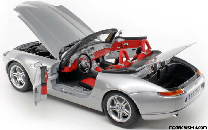 2000 - BMW Z8 (E52) Bburago 1/18 (Серебристый) Открывающиеся части