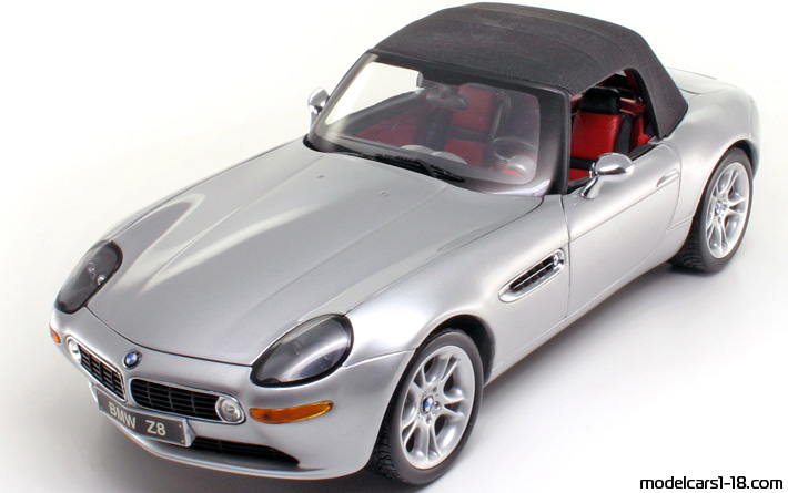 2000 - BMW Z8 (E52) Kyosho 1/18 (Серебристый) Передняя левая сторона