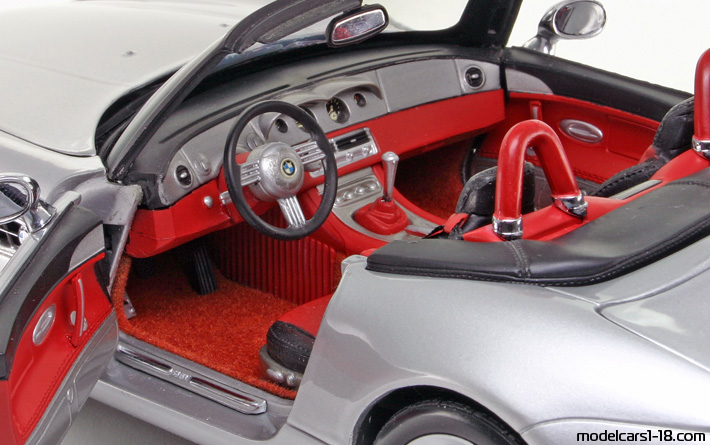 2000 - BMW Z8 (E52) Kyosho 1/18 (Серебристый) Интерьер панель приборов