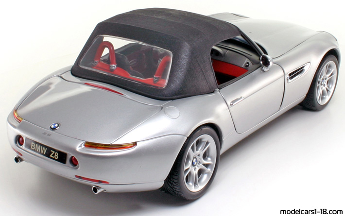 2000 - BMW Z8 (E52) Kyosho 1/18 (Серебристый) Задняя правая сторона