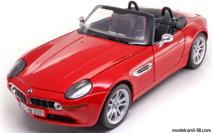 2000 - BMW Z8 (E52) Maisto 1/18 (Red) Передняя левая сторона