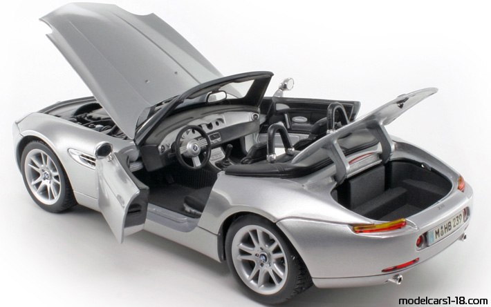 2000 - BMW Z8 (E52) Maisto 1/18 (Серебристый) Открывающиеся части