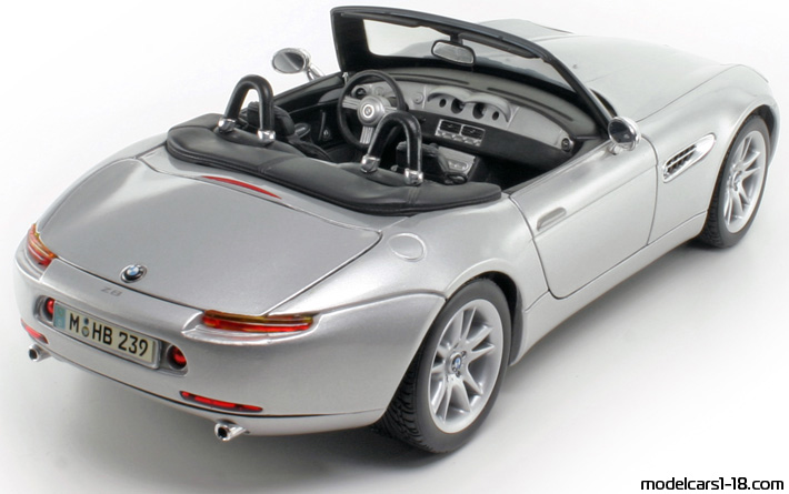 2000 - BMW Z8 (E52) Maisto 1/18 (Серебристый) Задняя правая сторона