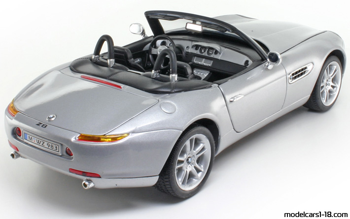 2000 - BMW Z8 (E52) Welly 1/18 (Серебристый) Задняя правая сторона