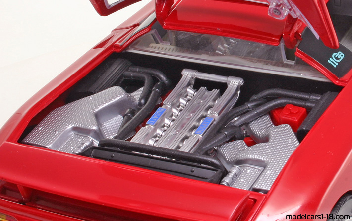 1992 - Bugatti EB 110 Anson 1/18 (Kрасный) Двигатель