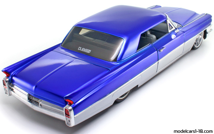 1963 - Cadillac Coupe DeVille Jada Toys 1/18 (Синий / Серебристый) Задняя правая сторона