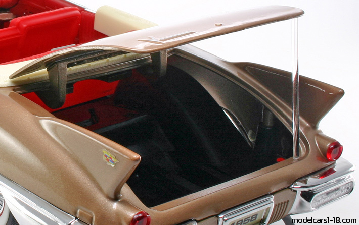 1958 - Cadillac Eldorado Biarritz (62) Road Signature 1/18 (Оранжевый) Багажник / Поднимающиеся фары