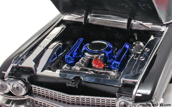 1959 - Cadillac Eldorado Biarritz (62) Maisto 1/18 (Чёрный) Двигатель