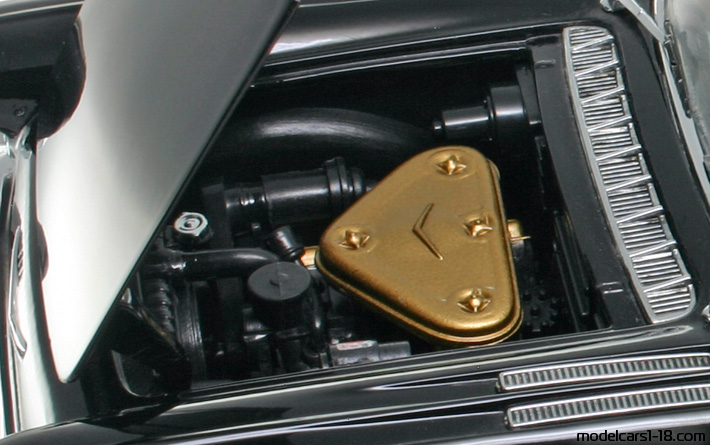 1958 - Cadillac Eldorado Brougham (62) Sun Star 1/18 (Kрасный / Серый ) Двигатель