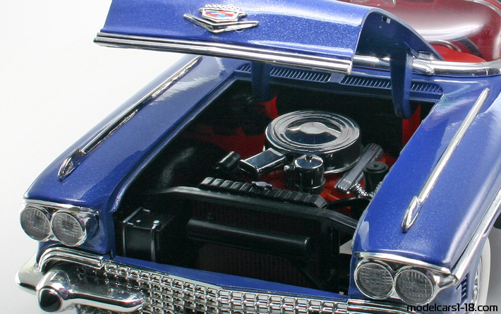 1958 - Cadillac Eldorado Seville (62) Road Signature 1/18 (Синий / Белый) Двигатель
