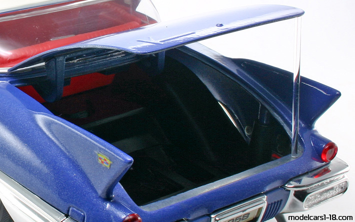 1958 - Cadillac Eldorado Seville (62) Road Signature 1/18 (Синий / Белый) Багажник / Поднимающиеся фары