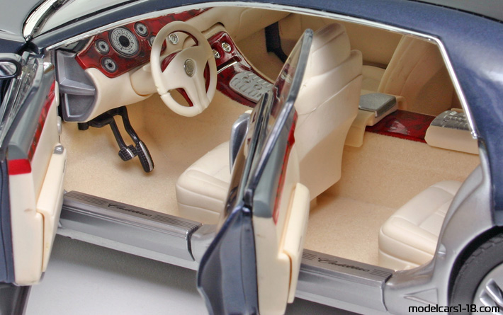 2003 - Cadillac Sixteen Concept Ricko 1/18 (Синий) Интерьер панель приборов