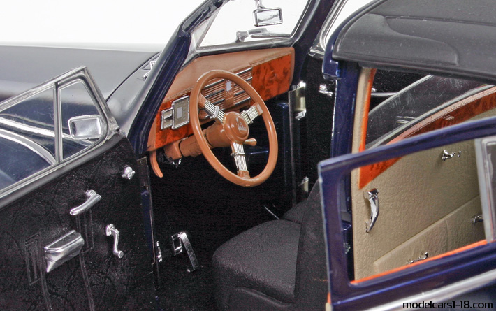 1938 - Cadillac V-16 Fleetwood (90) Signature Models 1/18 (Синий) Интерьер панель приборов