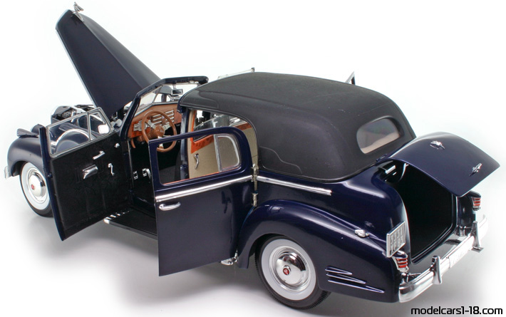 1938 - Cadillac V-16 Fleetwood (90) Signature Models 1/18 (Синий) Открывающиеся части