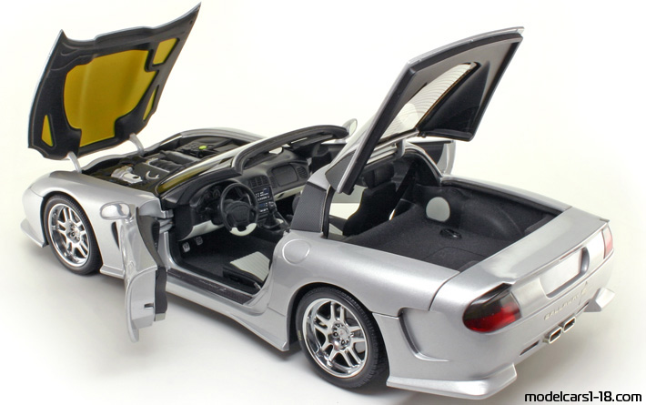 1999 - Callaway C12 AutoArt 1/18 (Серебристый) Открывающиеся части