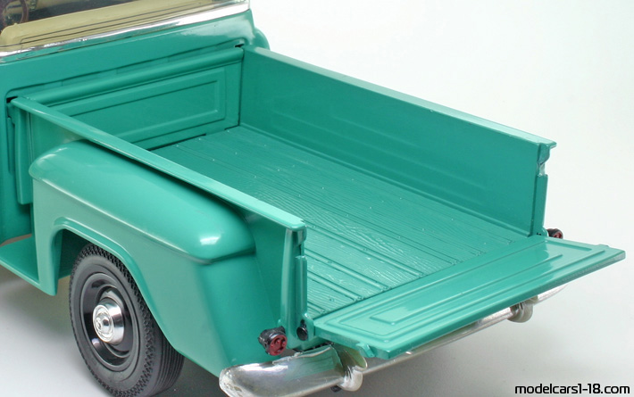 1955 - Chevrolet 3100 Pick Up ERTL 1/18 (Зелёный) Багажник / Поднимающиеся фары