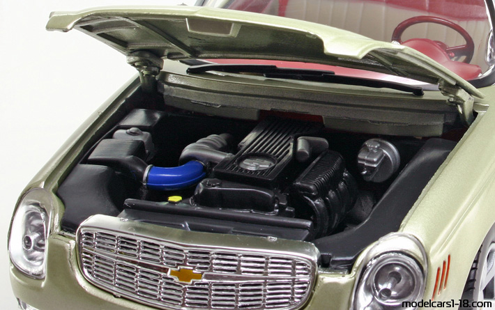 2002 - Chevrolet Bel Air Concept Motor Max 1/18 (Золотой ) Двигатель