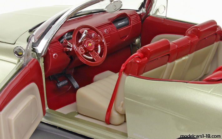 2002 - Chevrolet Bel Air Concept Motor Max 1/18 (Золотой ) Интерьер панель приборов