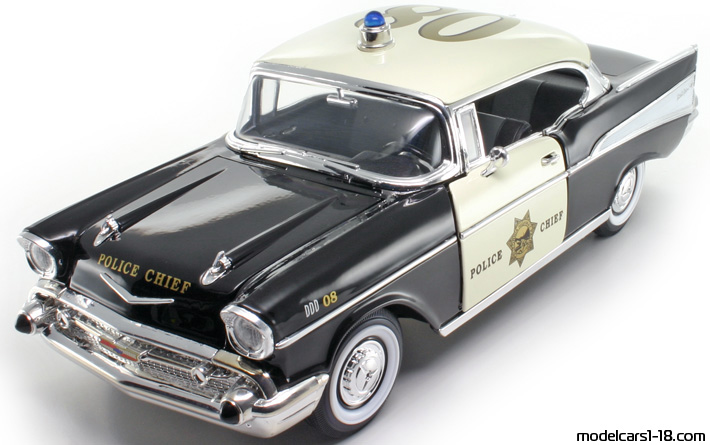 1957 - Chevrolet Bel Air Highway Patrol / Fire Dept Road Legends 1/18 (Чёрный / Белый) Передняя левая сторона