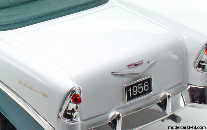1956 - Chevrolet Bel Air Road Signature 1/18 (Зелёный / Белый) Багажник / Поднимающиеся фары