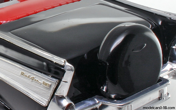 1957 - Chevrolet Bel Air ERTL 1/18 (Чёрный) Багажник / Поднимающиеся фары