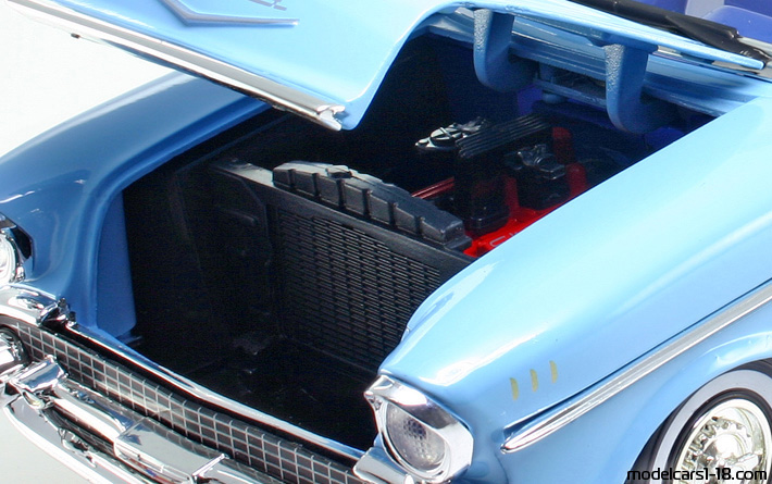 1957 - Chevrolet Bel Air Motor Max 1/18 (Синий) Двигатель