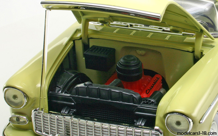 1955 - Chevrolet Bel Air ERTL 1/18 (Жёлтый / Белый) Двигатель