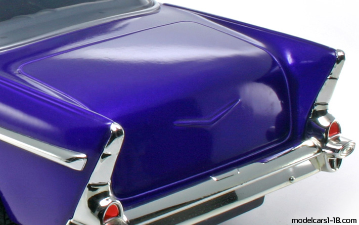 1957 - Chevrolet Bel Air Hot Wheels 1/18 (Фиолетовый) Багажник / Поднимающиеся фары