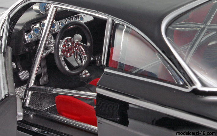 1962 - Chevrolet Bel Air Maisto 1/18 (Чёрный) Интерьер панель приборов
