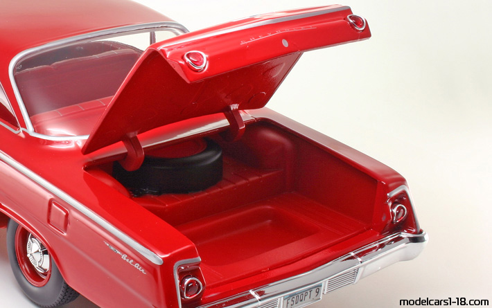 1962 - Chevrolet Bel Air Maisto 1/18 (Kрасный) Багажник / Поднимающиеся фары