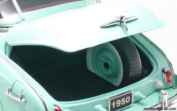 1950 - Chevrolet Bel Air Motor Max 1/18 (Белый / Зелёный) Багажник / Поднимающиеся фары