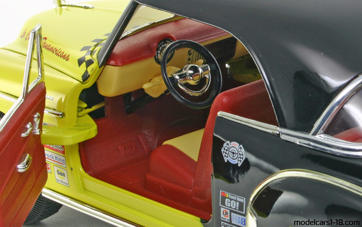 1950 - Chevrolet Bel Air Mira 1/18 (Жёлтый / Чёрный) Интерьер панель приборов