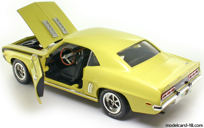 1969 - Chevrolet Camaro SS 396 ERTL 1/18 (Жёлтый) Открывающиеся части