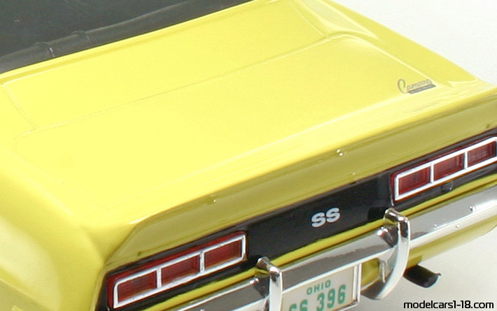 1969 - Chevrolet Camaro SS 396 ERTL 1/18 (Жёлтый) Багажник / Поднимающиеся фары