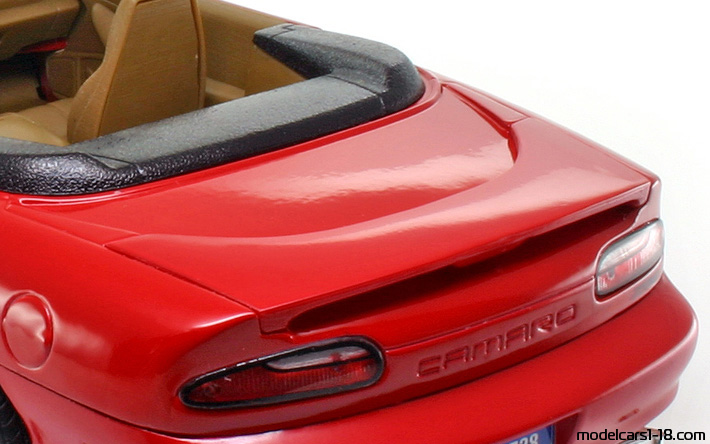 1996 - Chevrolet Camaro Z/28 ERTL 1/18 (Kрасный) Багажник / Поднимающиеся фары