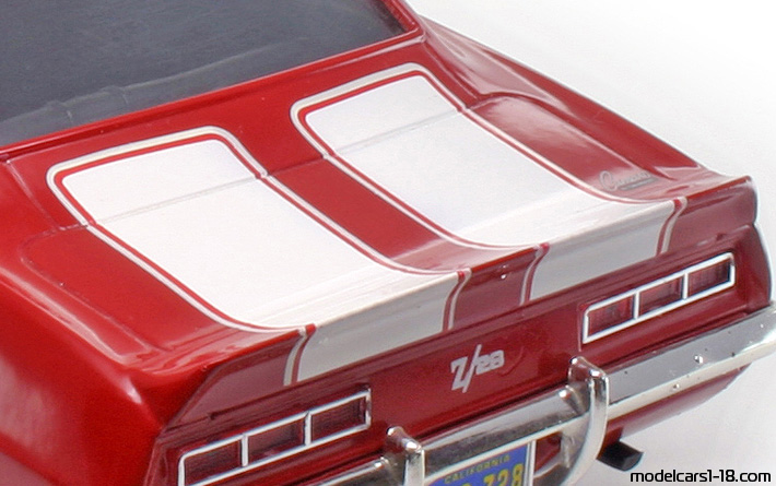 1969 - Chevrolet Camaro Z/28 ERTL 1/18 (Kрасный / Белый) Багажник / Поднимающиеся фары