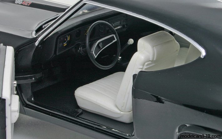 1969 - Chevrolet Chevelle SS 427 ERTL 1/18 (Чёрный / Белый) Интерьер панель приборов