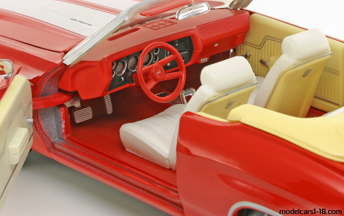 1971 - Chevrolet Chevelle SS 454 Maisto 1/18 (Kрасный / Белый) Интерьер панель приборов