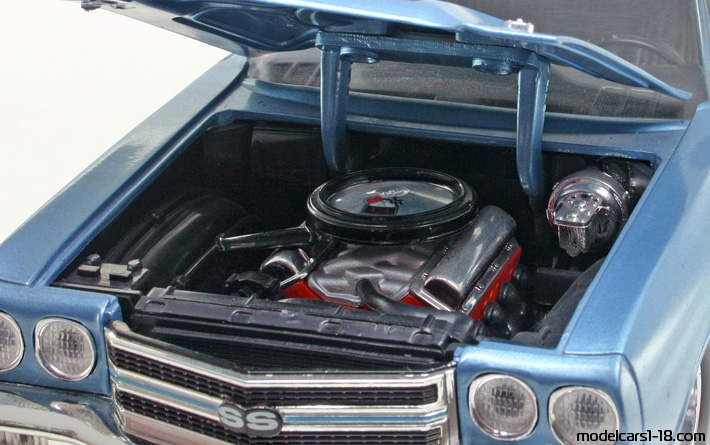 1970 - Chevrolet Chevelle SS 454 ERTL 1/18 (Синий / Чёрный) Двигатель