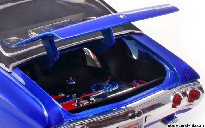 1971 - Chevrolet Chevelle SS 454 Maisto 1/18 (Синий / Чёрный) Багажник / Поднимающиеся фары